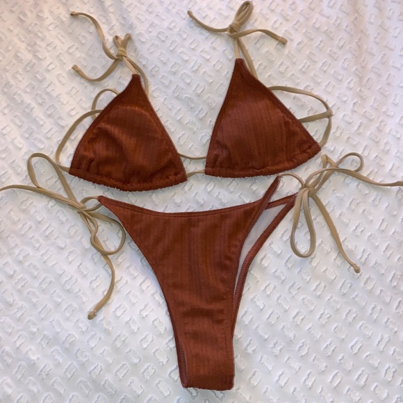 Solid Triangle Women’s Bikini Swimsuit - Picture 3 of 3